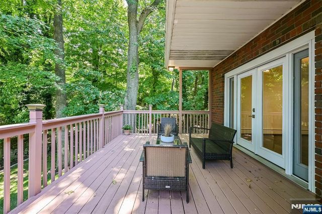 39 Hickory Street, Englewood Cliffs, NJ 07632