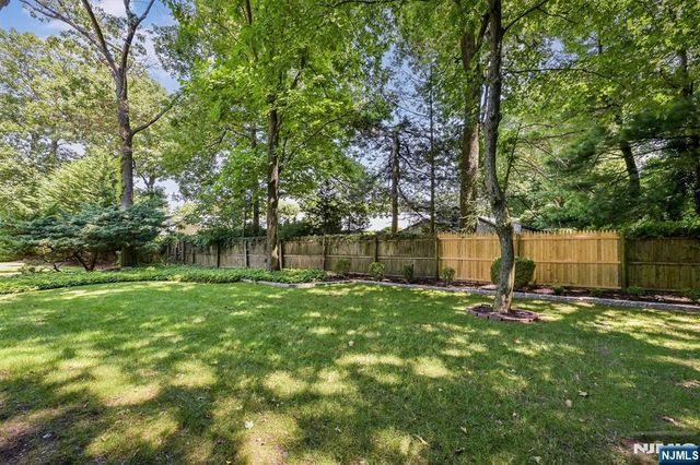 39 Hickory Street, Englewood Cliffs, NJ 07632