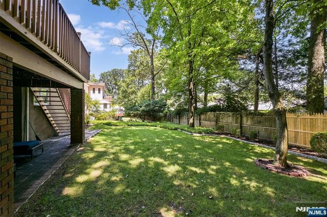 39 Hickory Street, Englewood Cliffs, NJ 07632