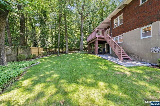 39 Hickory Street, Englewood Cliffs, NJ 07632