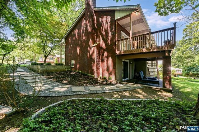 39 Hickory Street, Englewood Cliffs, NJ 07632