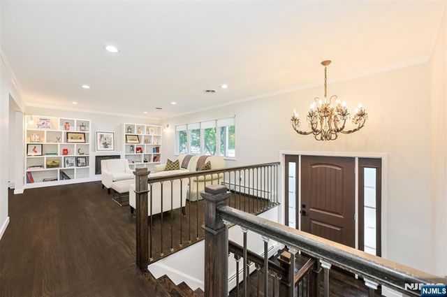 39 Hickory Street, Englewood Cliffs, NJ 07632