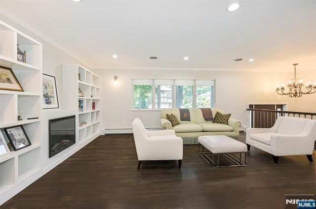 39 Hickory Street, Englewood Cliffs, NJ 07632