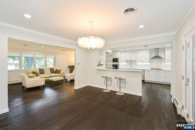 39 Hickory Street, Englewood Cliffs, NJ 07632