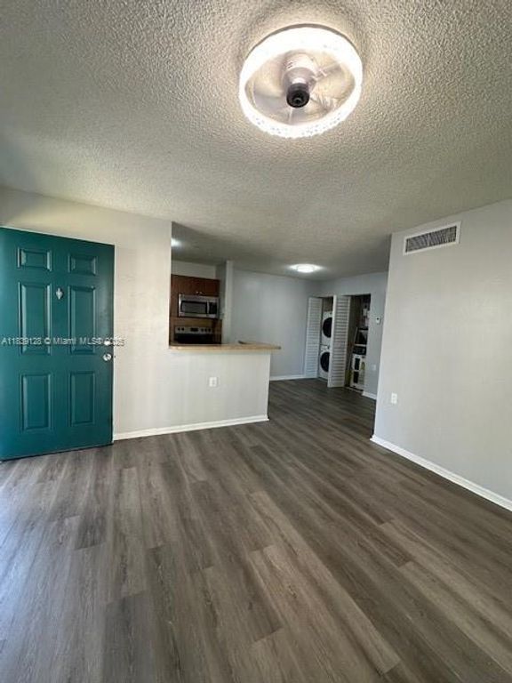 6935 NW 179th St 208, Hialeah, FL 33015