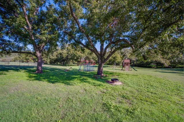 1917 Burkett Court, Cleburne, TX 76033