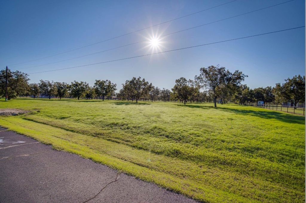 1917 Burkett Court, Cleburne, TX 76033 — photo 4