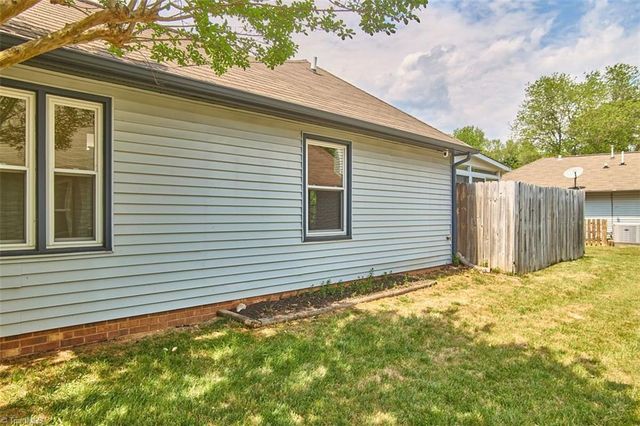 621 Lantern Ridge Drive, Winston-salem, NC 27104