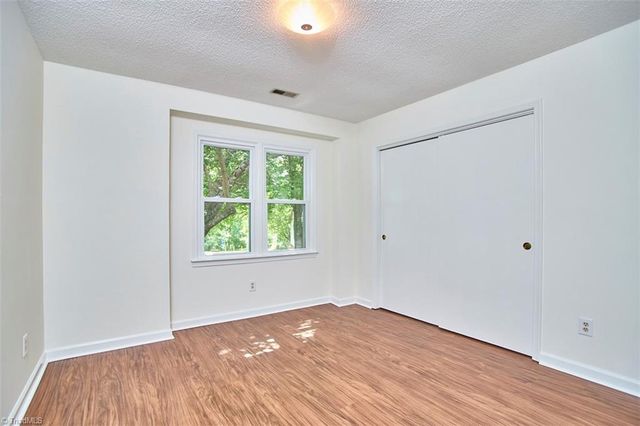 621 Lantern Ridge Drive, Winston-salem, NC 27104