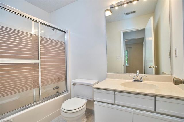 621 Lantern Ridge Drive, Winston-salem, NC 27104