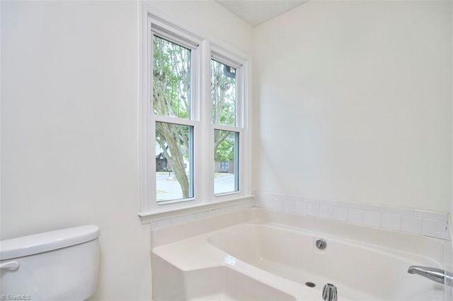 621 Lantern Ridge Drive, Winston-salem, NC 27104