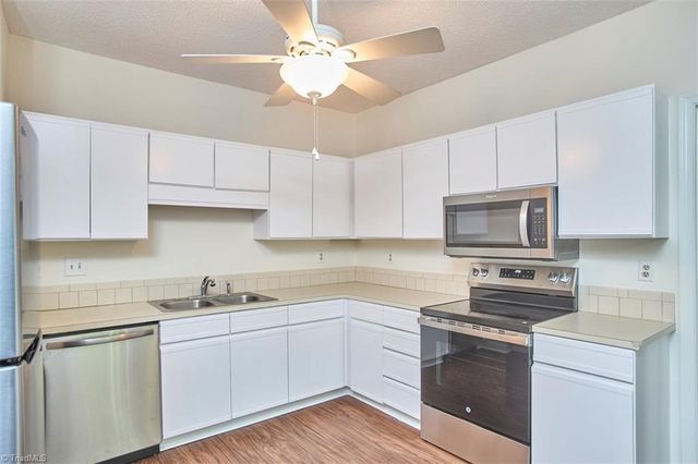 621 Lantern Ridge Drive, Winston-salem, NC 27104