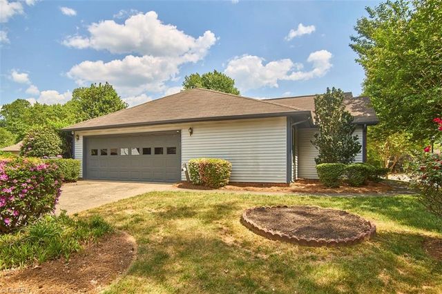 621 Lantern Ridge Drive, Winston-salem, NC 27104
