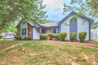 621 Lantern Ridge Drive, Winston-salem, NC 27104