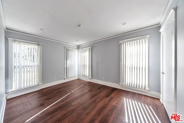 2120 3rd Avenue, Los Angeles, CA 90018