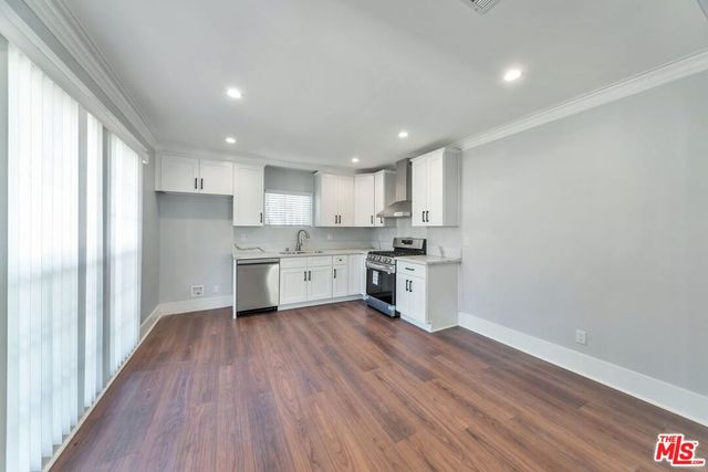 2120 3rd Avenue, Los Angeles, CA 90018