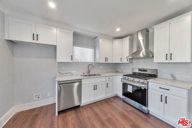 2120 3rd Avenue, Los Angeles, CA 90018