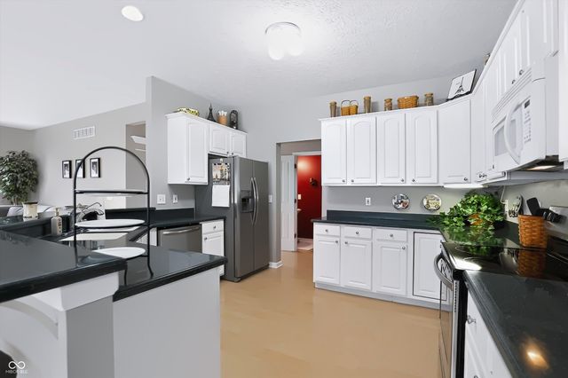 4534 Sunflower Court, Zionsville, IN 46077