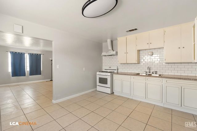 8132 Pioneer Drive, Bakersfield, CA 93306