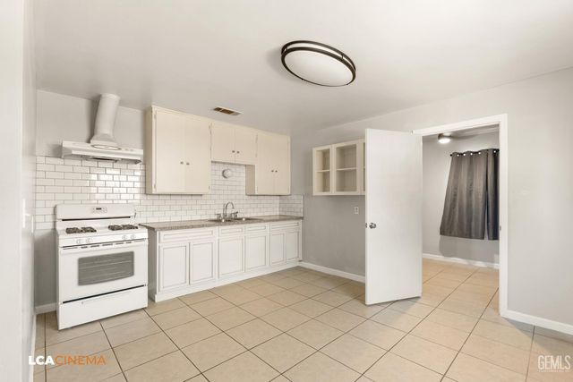 8132 Pioneer Drive, Bakersfield, CA 93306