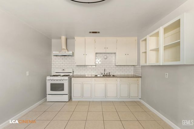 8132 Pioneer Drive, Bakersfield, CA 93306