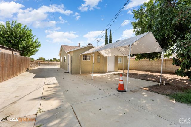 8132 Pioneer Drive, Bakersfield, CA 93306