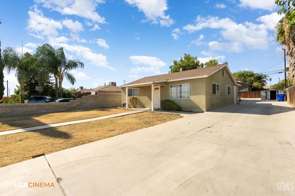 8132 Pioneer Drive, Bakersfield, CA 93306