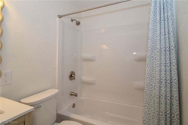 2327 Bel Aire Lane, Youngstown, OH 44514