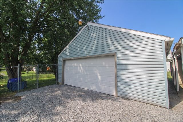 2327 Bel Aire Lane, Youngstown, OH 44514