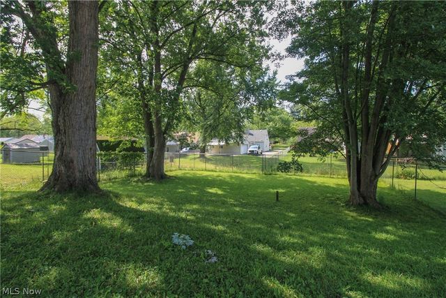 2327 Bel Aire Lane, Youngstown, OH 44514