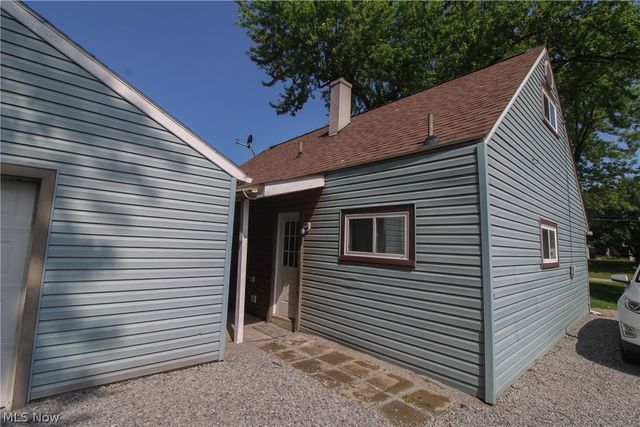 2327 Bel Aire Lane, Youngstown, OH 44514
