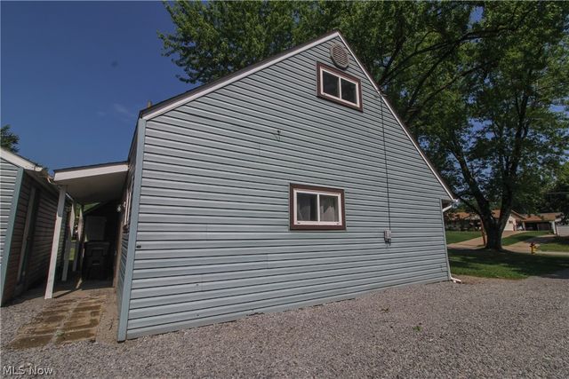 2327 Bel Aire Lane, Youngstown, OH 44514