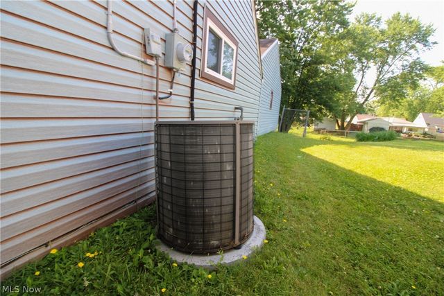 2327 Bel Aire Lane, Youngstown, OH 44514