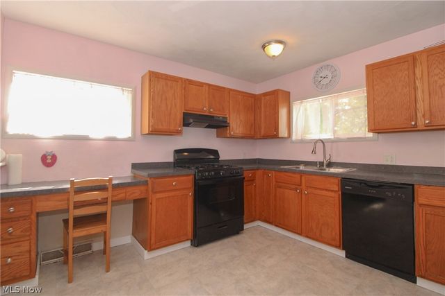 2327 Bel Aire Lane, Youngstown, OH 44514