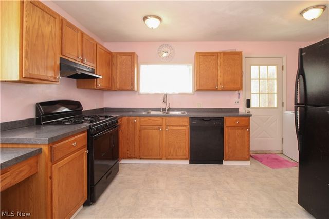 2327 Bel Aire Lane, Youngstown, OH 44514