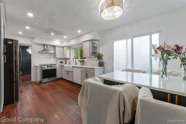 25366 Wykeshire Road, Farmington Hills, MI 48336