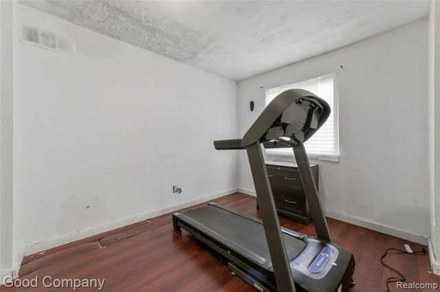 25366 Wykeshire Road, Farmington Hills, MI 48336