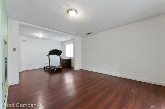 25366 Wykeshire Road, Farmington Hills, MI 48336