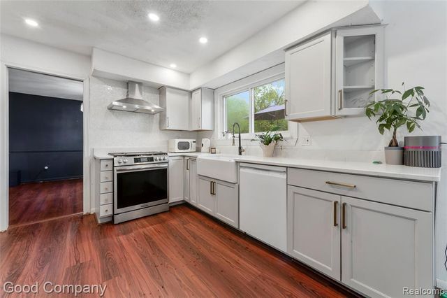 25366 Wykeshire Road, Farmington Hills, MI 48336