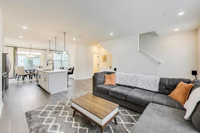 1541 Cooper Street, Des Plaines, IL 60018