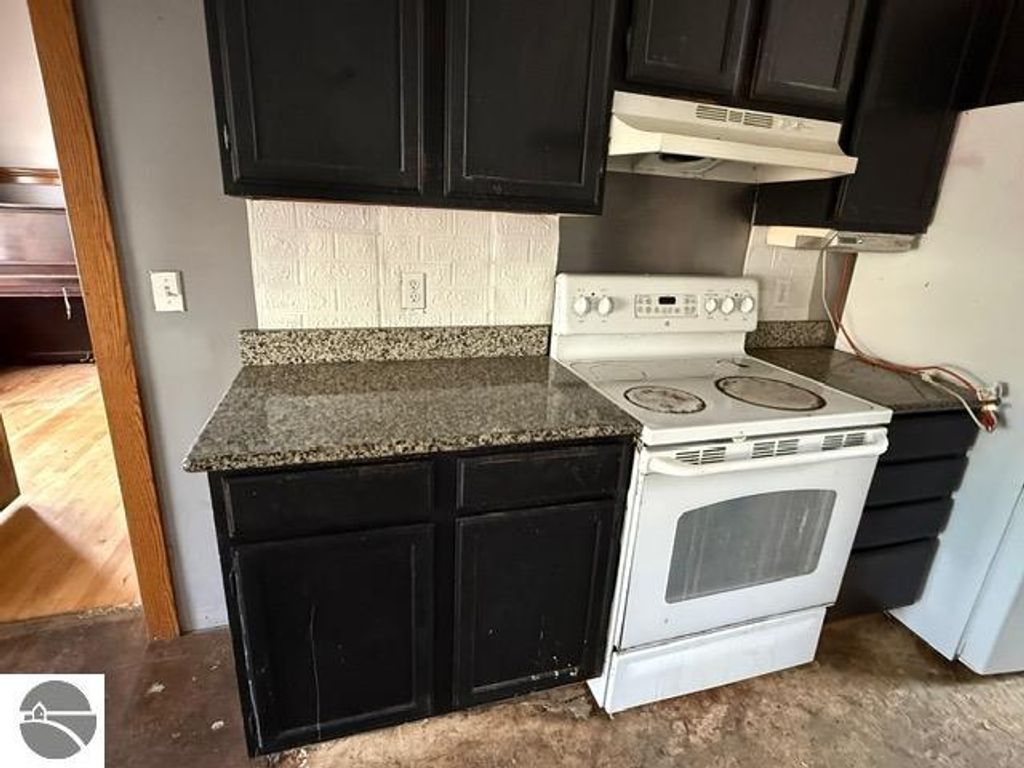 Image 14 of property listing at 319 E Nelson Street, Cadillac, MI 49601