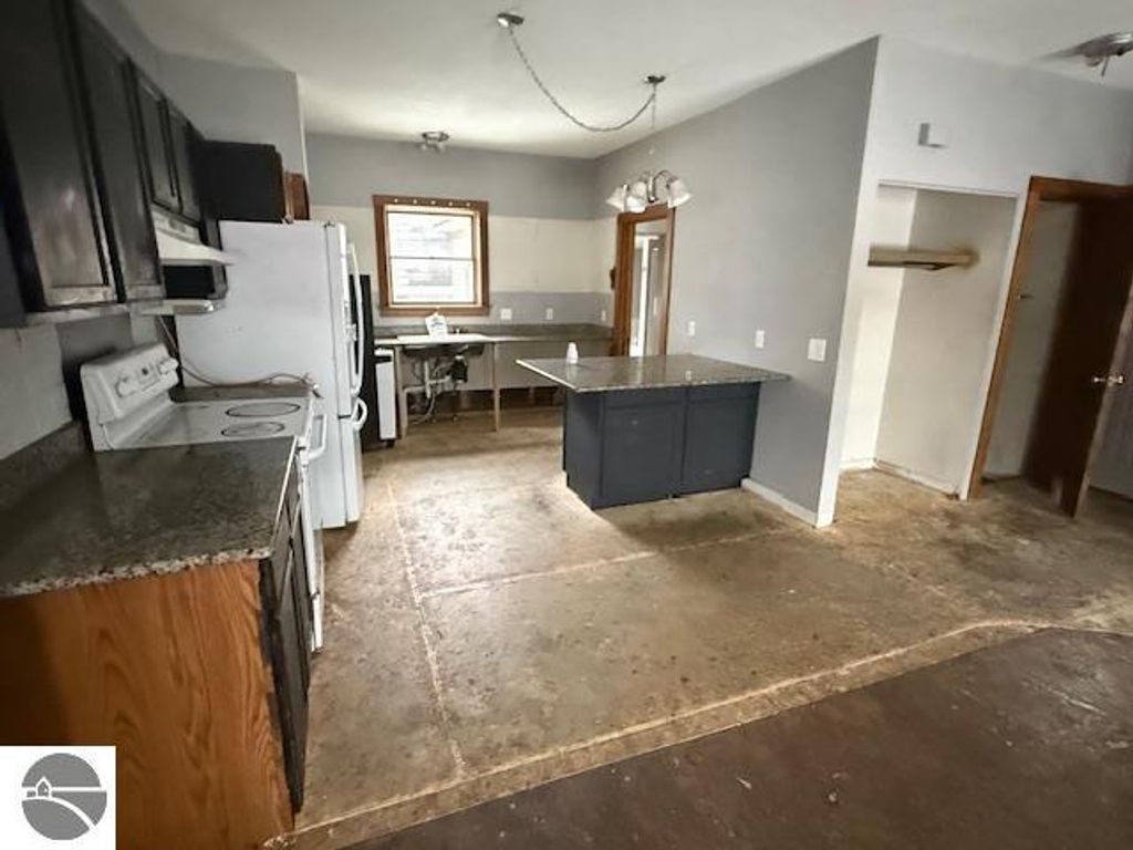 Image 17 of property listing at 319 E Nelson Street, Cadillac, MI 49601