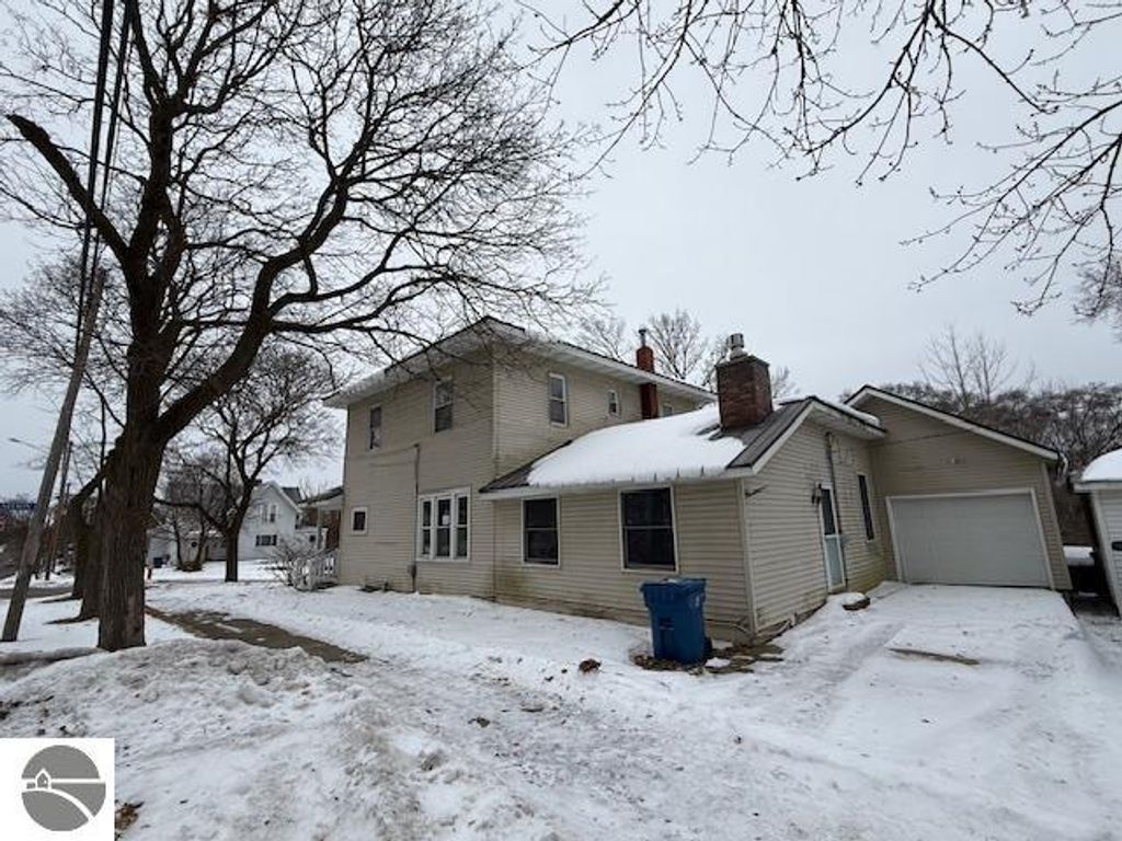 Image 27 of property listing at 319 E Nelson Street, Cadillac, MI 49601