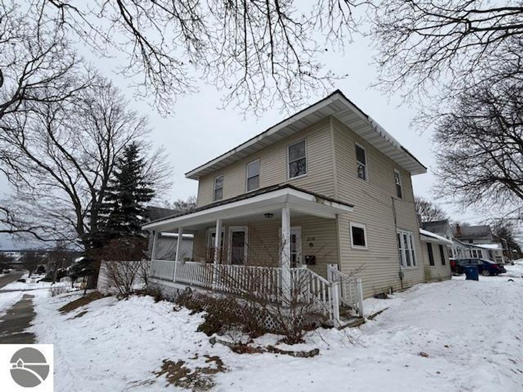 Image 28 of property listing at 319 E Nelson Street, Cadillac, MI 49601