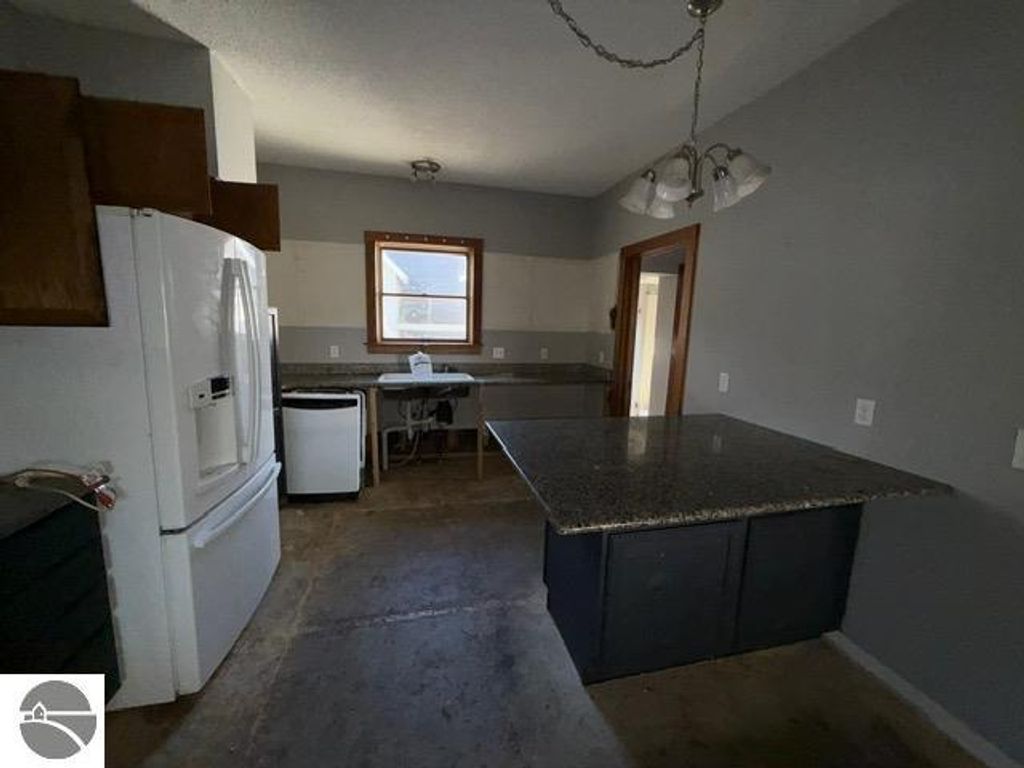 Image 4 of property listing at 319 E Nelson Street, Cadillac, MI 49601