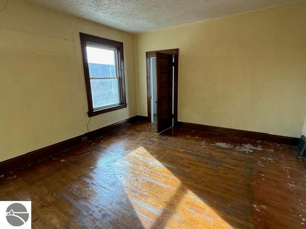 Image 5 of property listing at 319 E Nelson Street, Cadillac, MI 49601