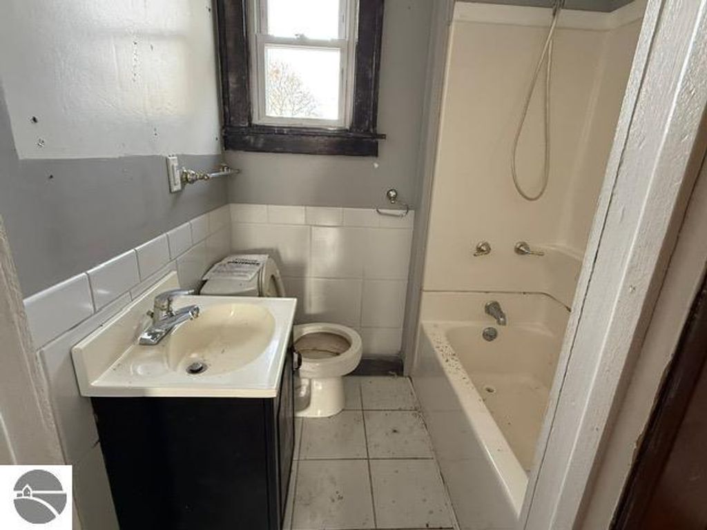 Image 6 of property listing at 319 E Nelson Street, Cadillac, MI 49601