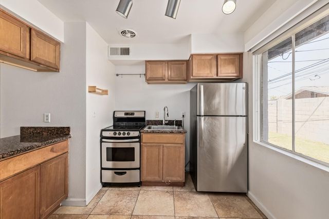 524 W Fairway Drive Unit 6, Mesa, AZ 85201