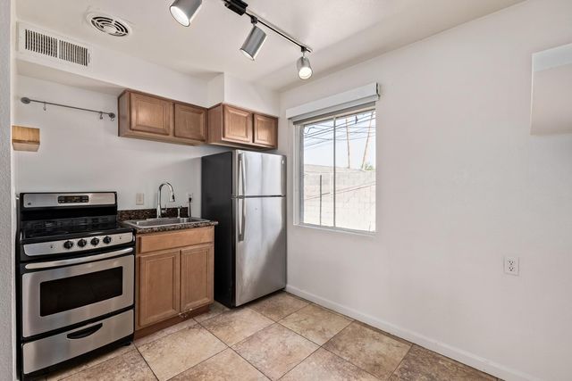 524 W Fairway Drive Unit 6, Mesa, AZ 85201