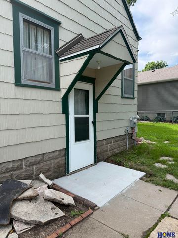 3835 S 16th Street, Lincoln, NE 68502